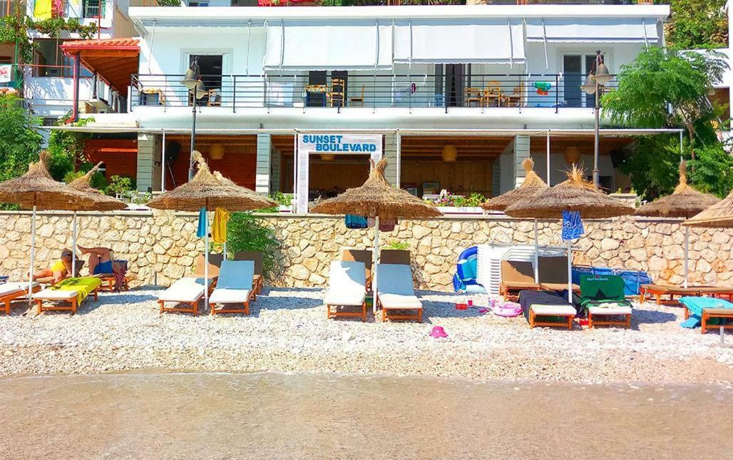 Sunset Boulevard Hotel Qeparo Kültér fotó